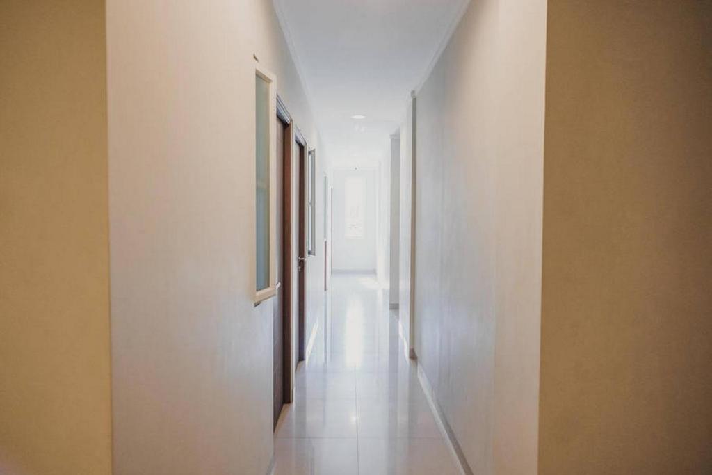 Fotografie z fotogalerie ubytování RedDoorz Plus near Soekarno Hatta Airport Taman Mahkota v destinaci Tangerang
