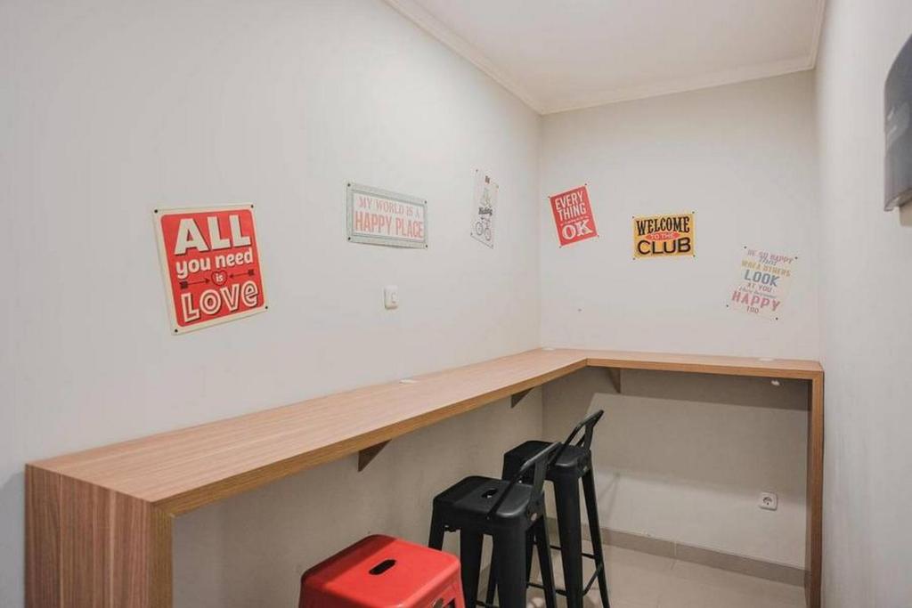 Fotografie z fotogalerie ubytování RedDoorz Plus near Soekarno Hatta Airport Taman Mahkota v destinaci Tangerang