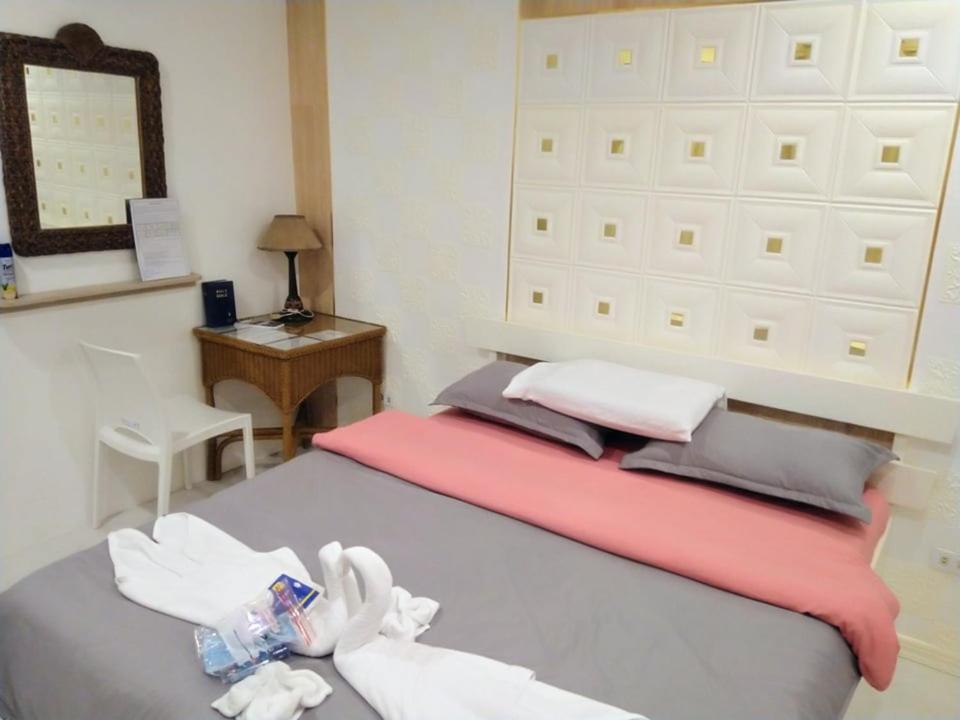 Postel nebo postele na pokoji v ubytování Monallan Boracay Hotel