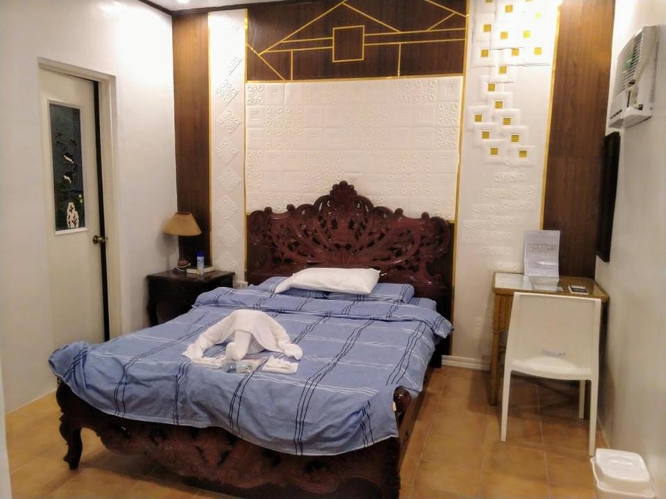 Postel nebo postele na pokoji v ubytování Monallan Boracay Hotel