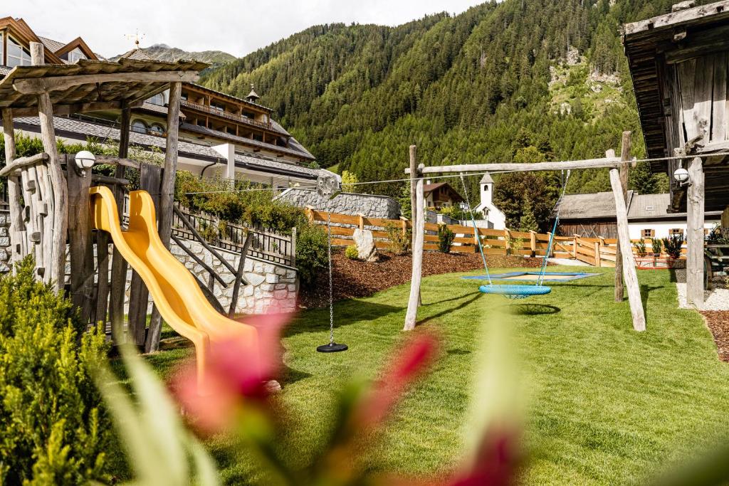 Nespecifikovaný výhled na hory nebo výhled na hory při pohledu z hotelu