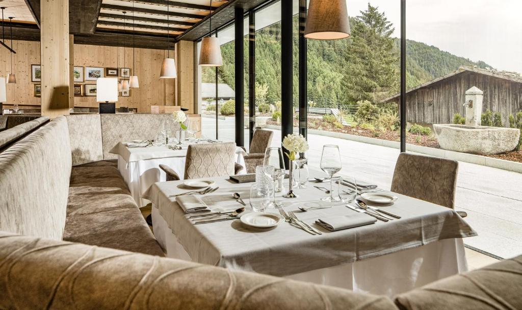 Nespecifikovaný výhled na hory nebo výhled na hory při pohledu z hotelu