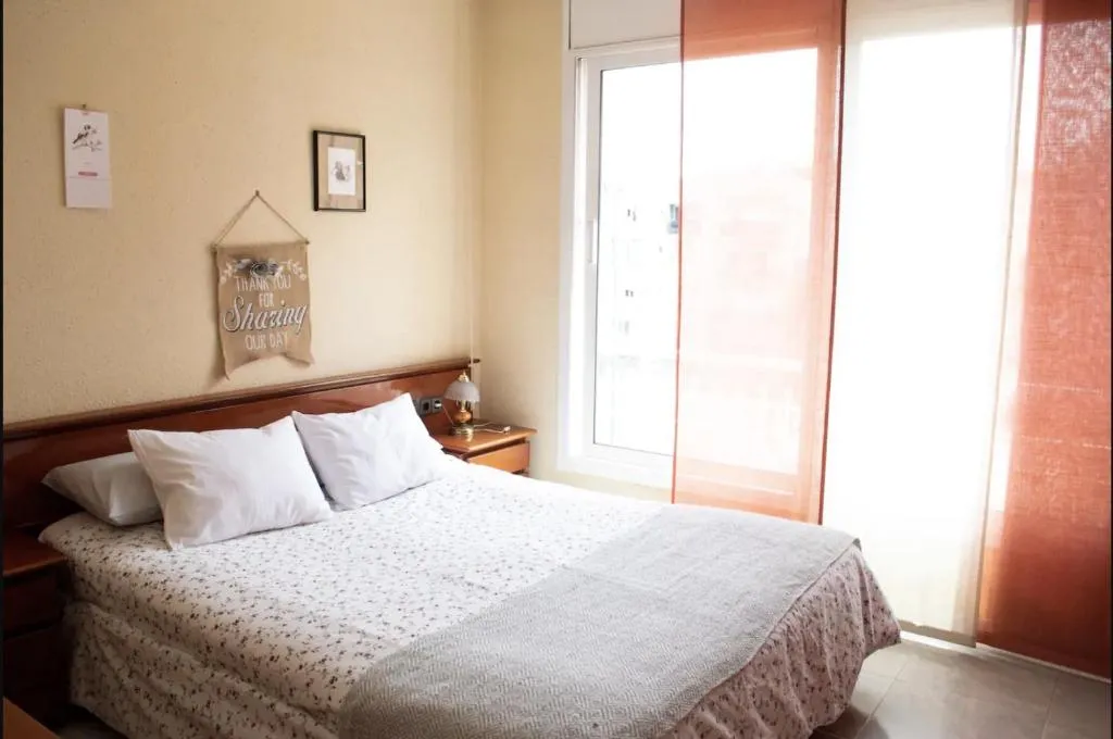 ROOM WITH PRIVATE BATHROOM (CENTER), Barcelona, Spain