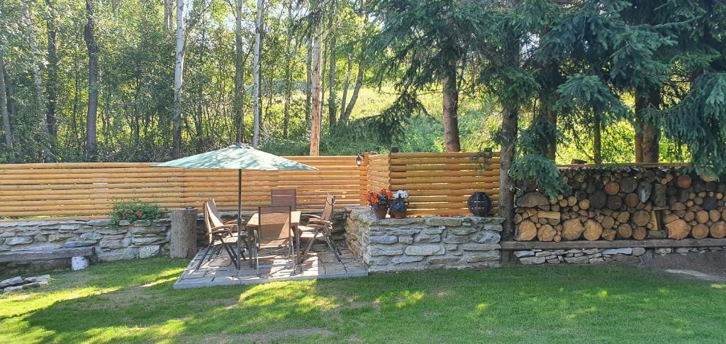 Zahrada ubytování Apartmány Chalupa "Pod lípou"
