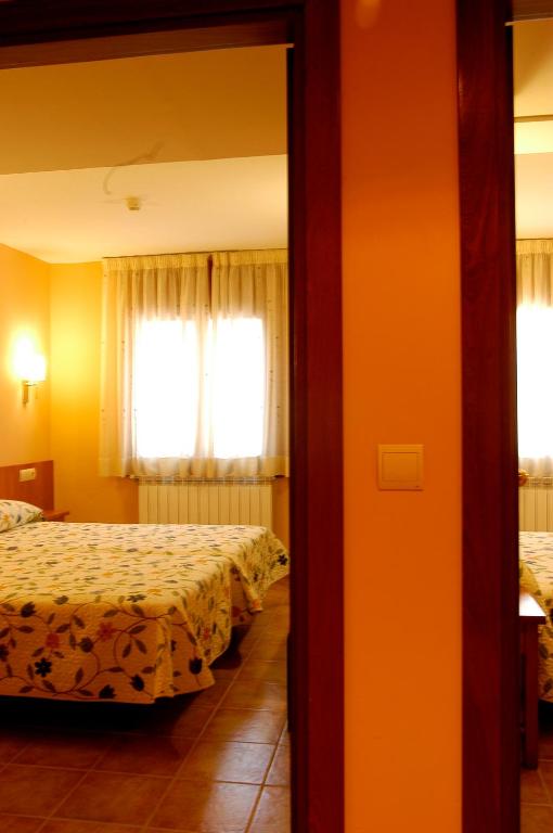 El Pilar - Family Room With Shared Bathroom