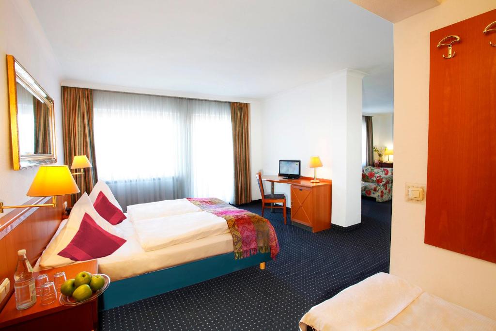 Hansadom Hotel Köln - Superior Triple Room