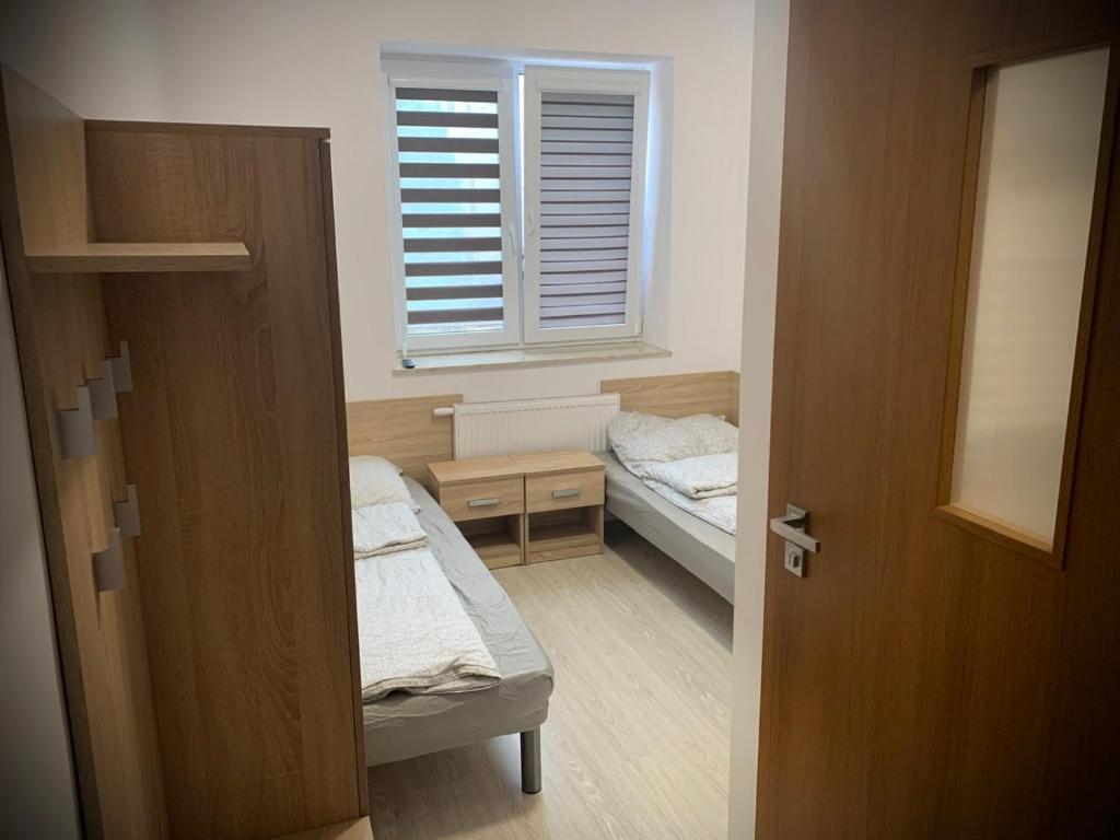 Łóżko lub łóżka w pokoju w obiekcie Hostel Sportowa