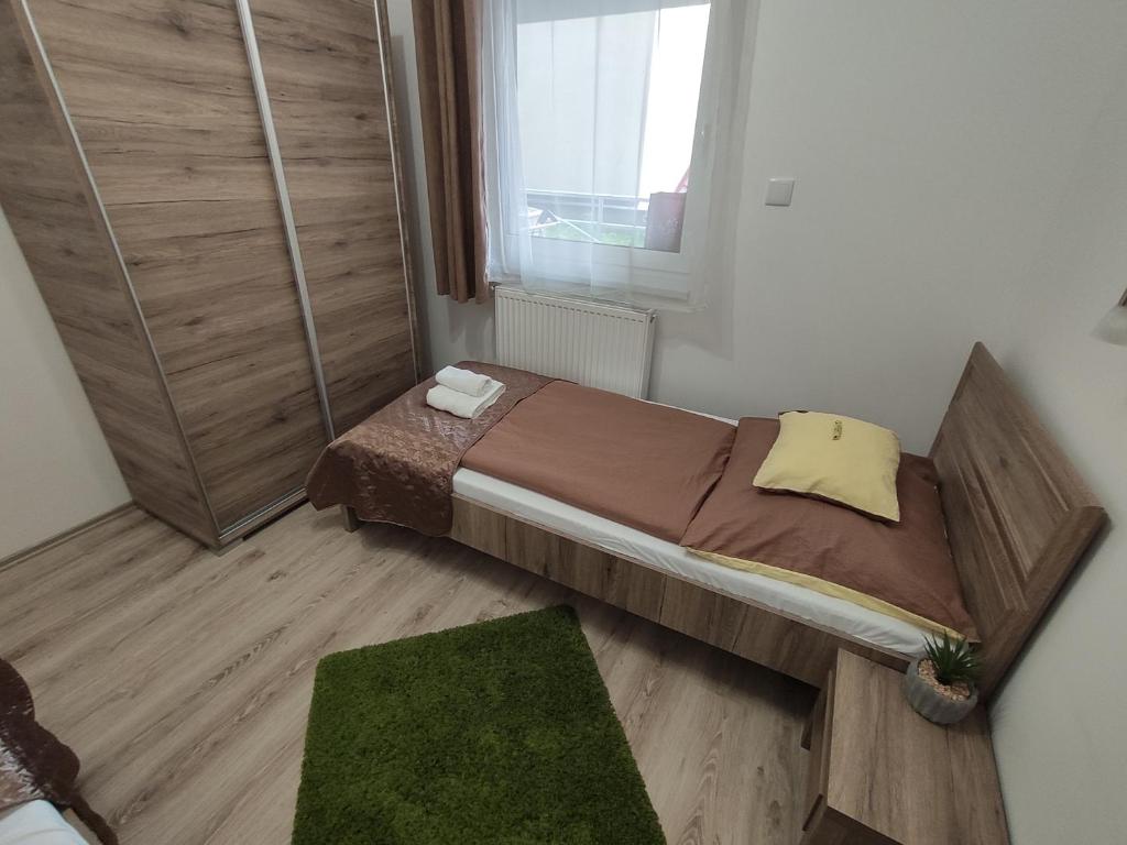 Łóżko lub łóżka w pokoju w obiekcie Hatvan Corner Apartments