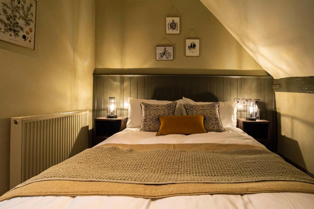 Kings Arms Hotel - Housity