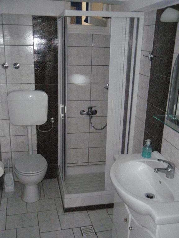 Koupelna v ubytování Apollon Rooms