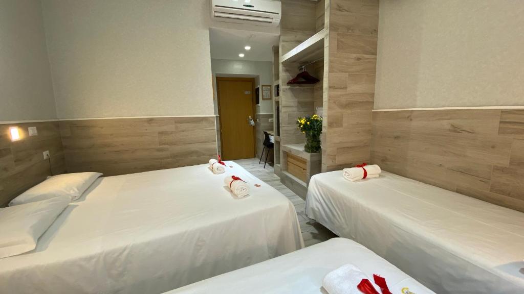 Łóżko lub łóżka w pokoju w obiekcie Eurohotel