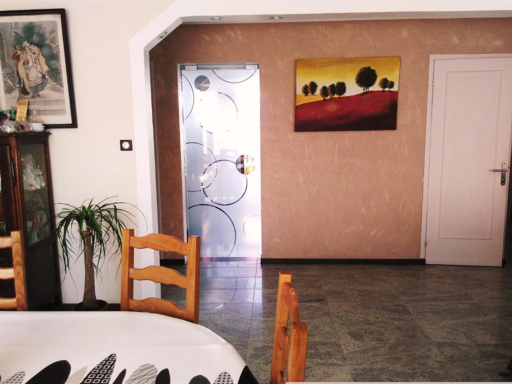 Colmar "Room" chambre privée chez l'habitant,parking voiture devant la maison,garage moto et vélo,petit déjeuner – photo 14