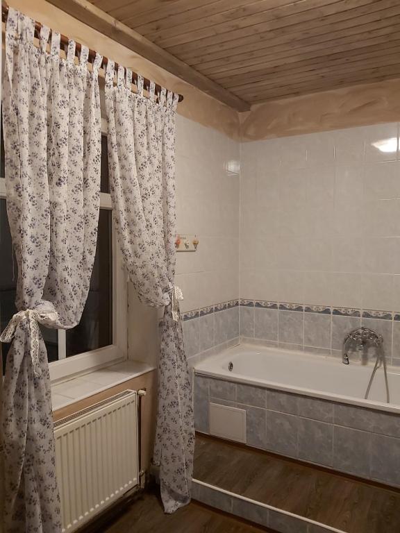 Koupelna v ubytování Venkovské apartmány Tiché pastviny