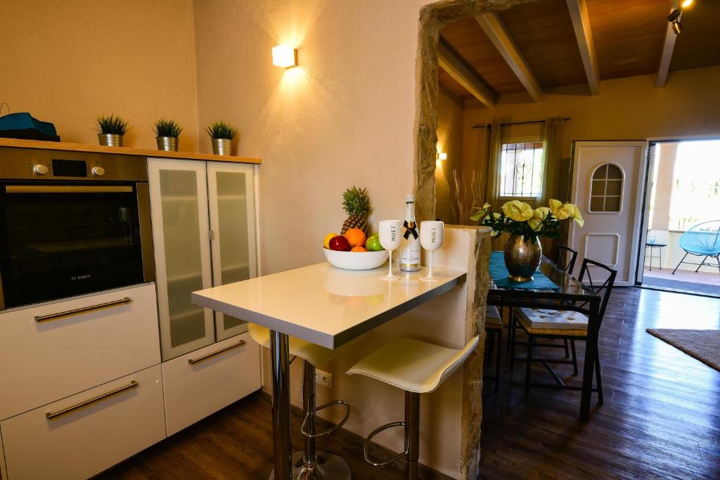 Kuchyň nebo kuchyňský kout v ubytování FINCA SUN CLUB home