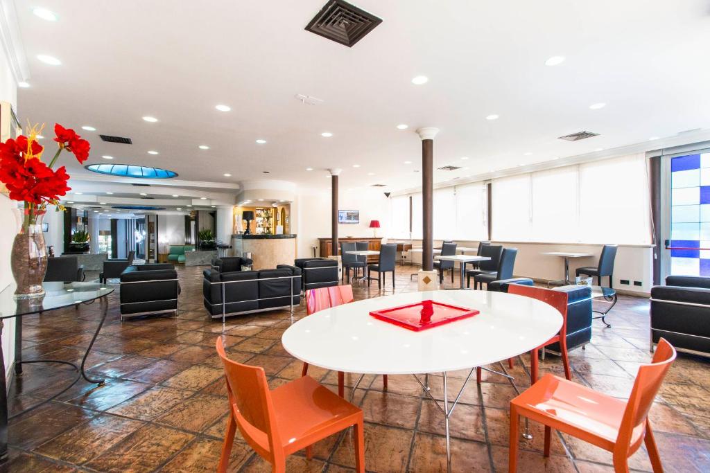 Hotel Royal Torino Centro Congressi - Resim 10