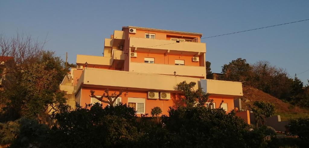 Budova, v ktorej sa apartmán nachádza