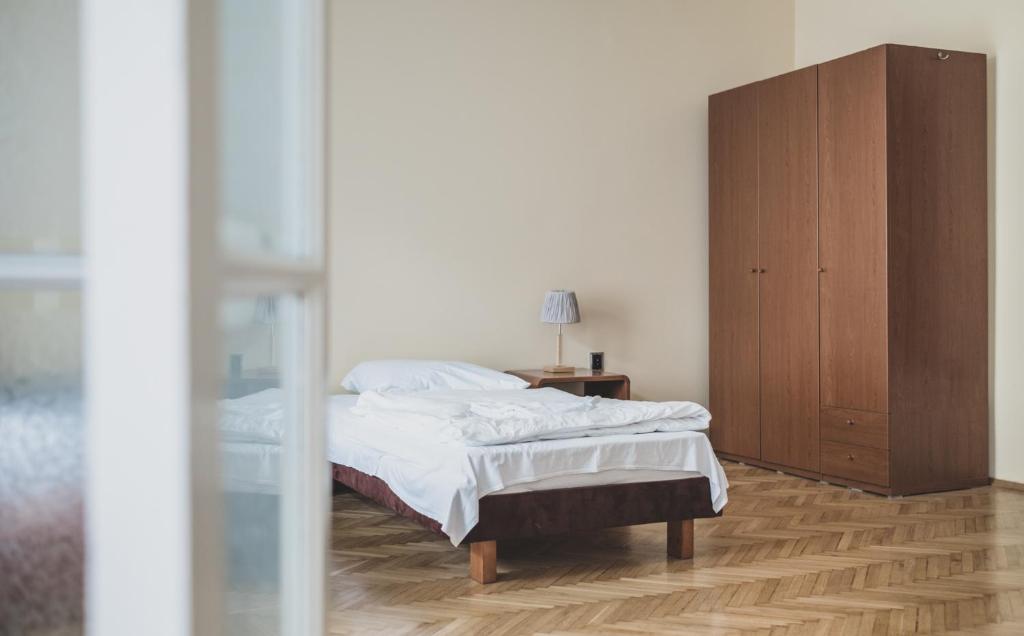 Postel nebo postele na pokoji v ubytování Cybulskiego Guest Rooms