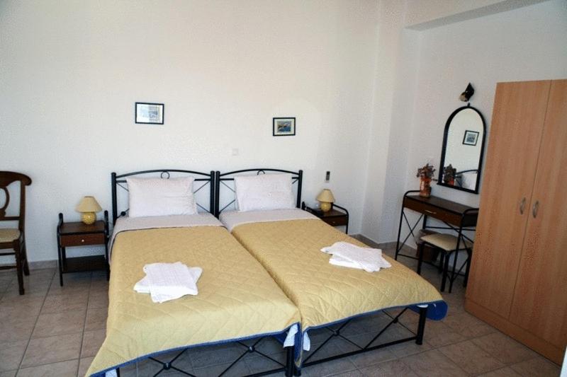 Postel nebo postele na pokoji v ubytování Apollon Rooms