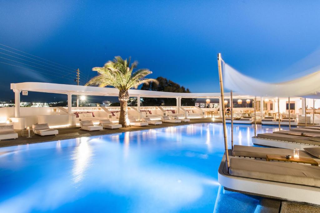 Bazén v ubytování Andronikos Hotel nebo v jeho okolí
