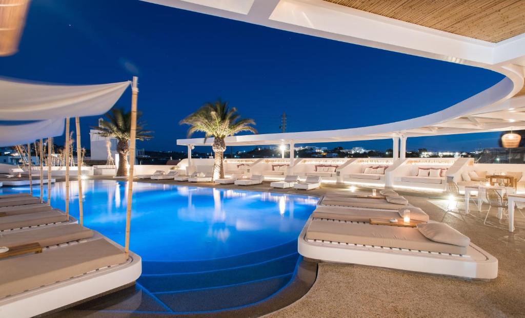 Bazén v ubytování Andronikos Hotel nebo v jeho okolí