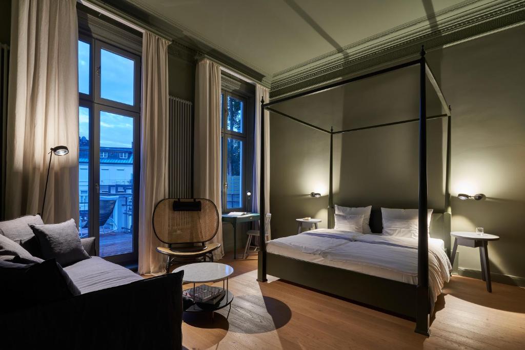 Postel nebo postele na pokoji v ubytování stilwerk Hotel Heimhude