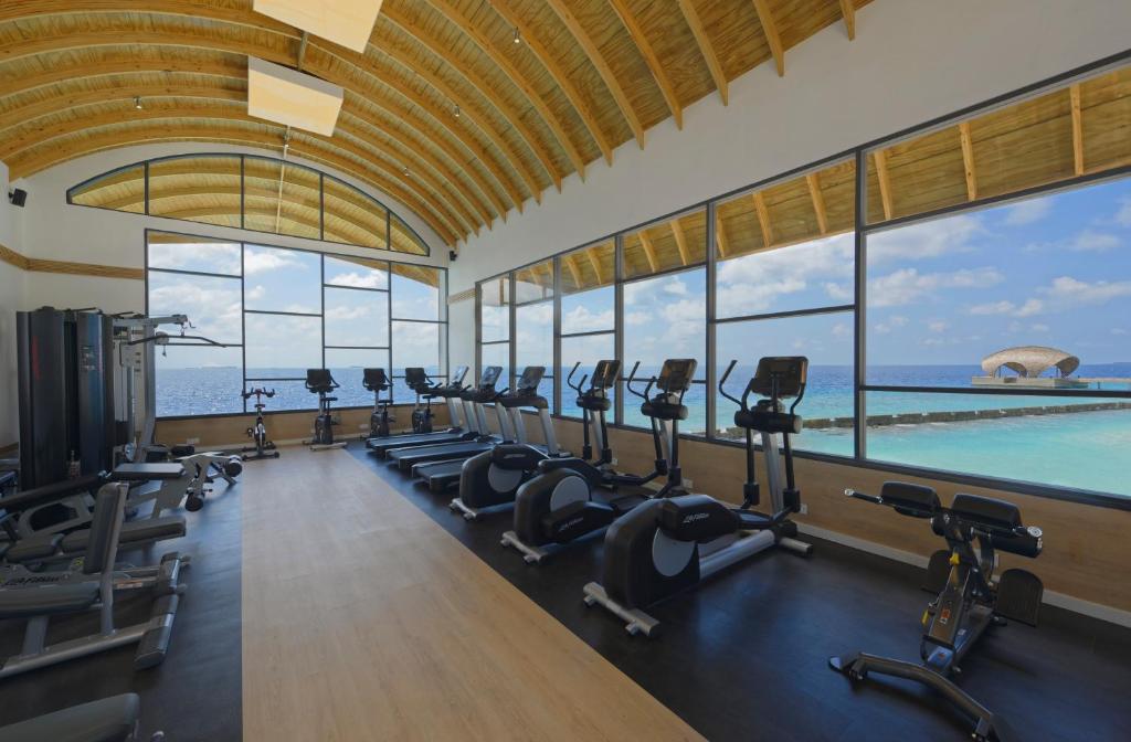 Fitness centrum a/nebo fitness zařízení v ubytování OUTRIGGER Maldives Maafushivaru Resort - 25 percent discount on transfers for min 4 nights stay and more, valid for reservations between 01 July till 22 Dec 2025