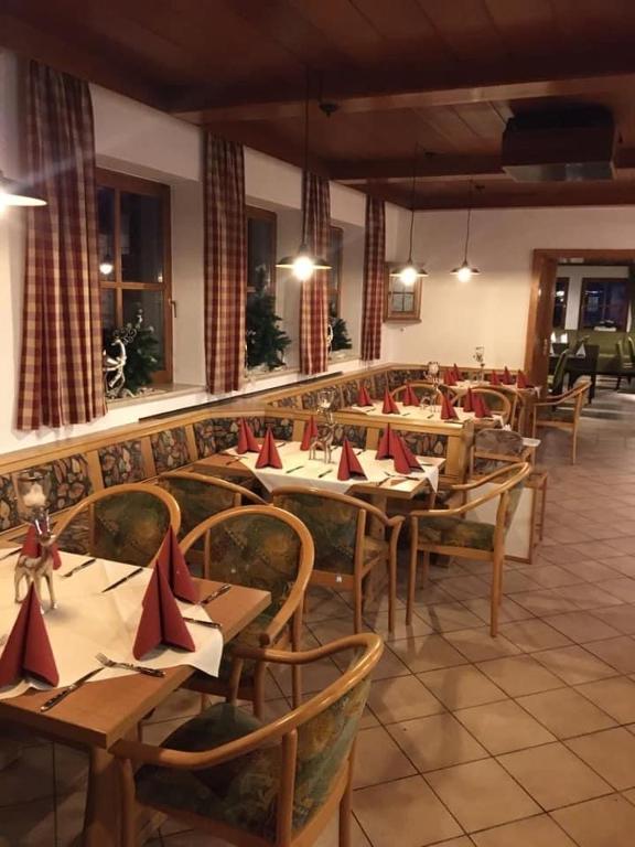Restaurace v ubytování Burggasthof Weißenstein