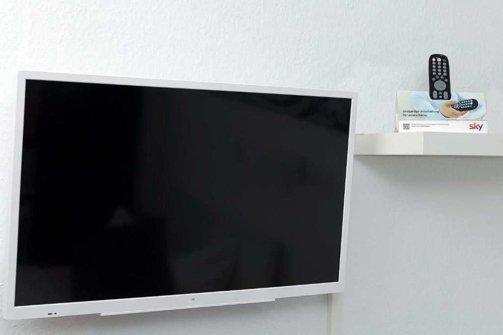 TV a/nebo společenská místnost v ubytování Hotel & Apartment Am Theaterplatz