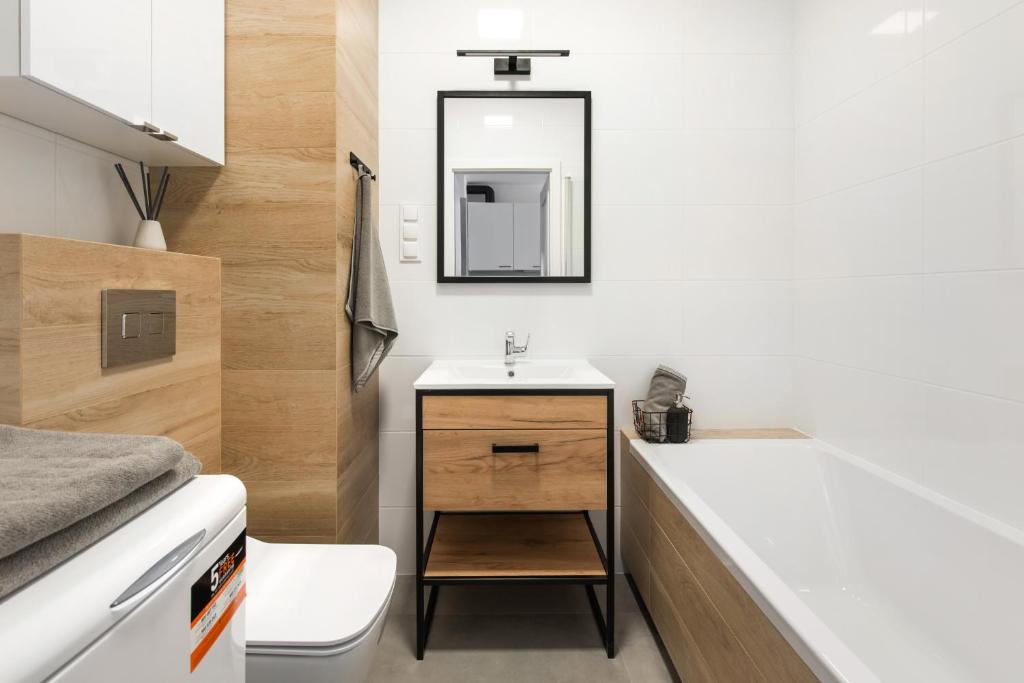 Kúpeľňa v ubytovaní SuperApart Stalowa 39 Modern Unit with Kitchen & Wifi