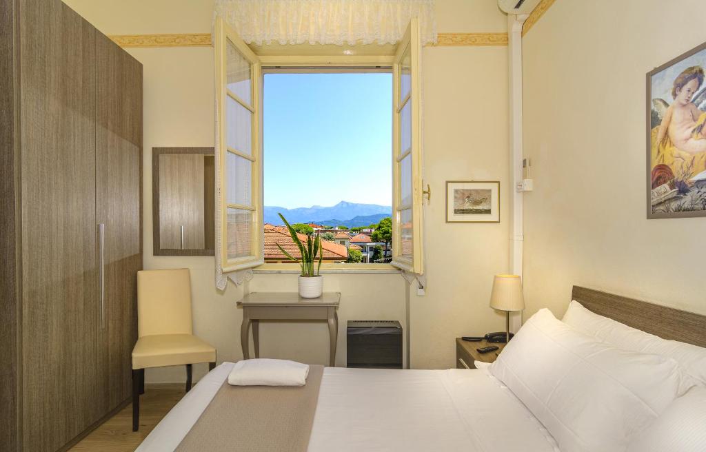 Nespecifikovaný výhled na hory nebo výhled na hory při pohledu z hotelu