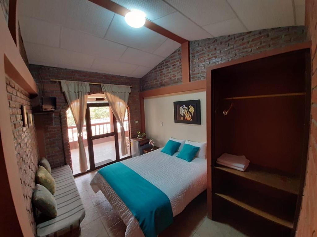 Postel nebo postele na pokoji v ubytování Suite Hotel Romanos