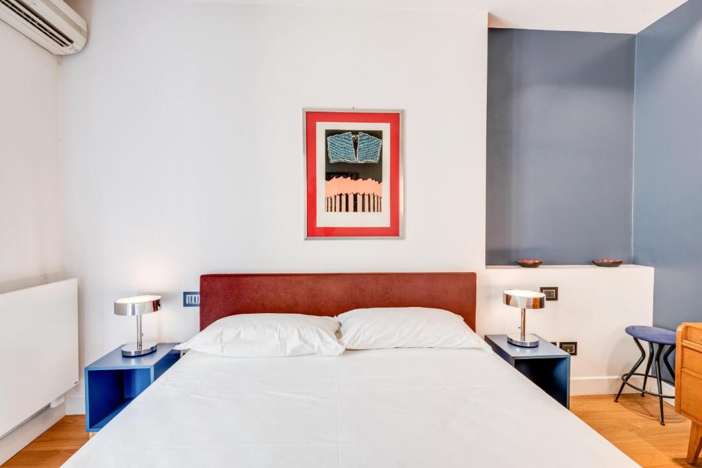 Posteľ alebo postele v izbe v ubytovaní Piazza Santa Croce Design Apartment with Balcony