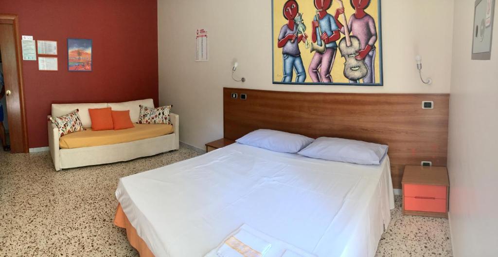Łóżko lub łóżka w pokoju w obiekcie Piccolo Principe Salerno B&B