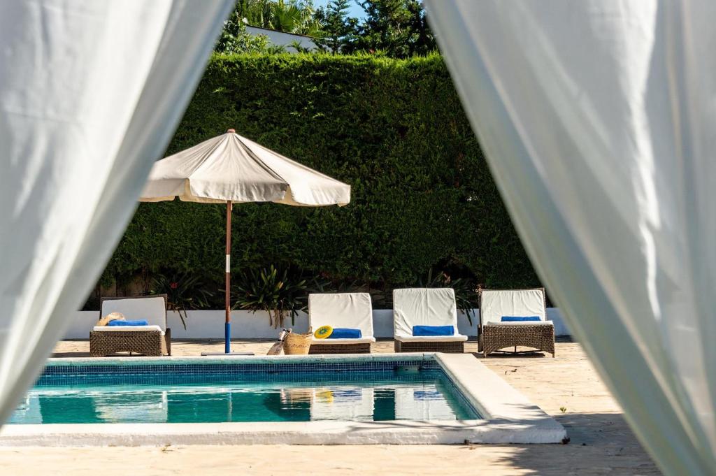 Bazén v ubytování Cas garrovers nebo v jeho okolí