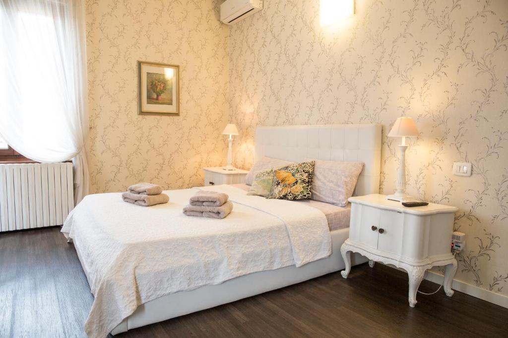 a bedroom with a bed with towels on it at Miglioranzi Apartments in Verona