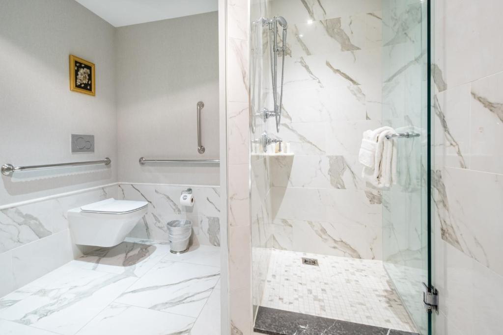 The Ivey's Hotel - Suite Accesible De Balcón King