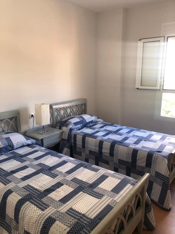 Posteľ alebo postele v izbe v ubytovaní Malaga Playa centro ideal familia y amigos
