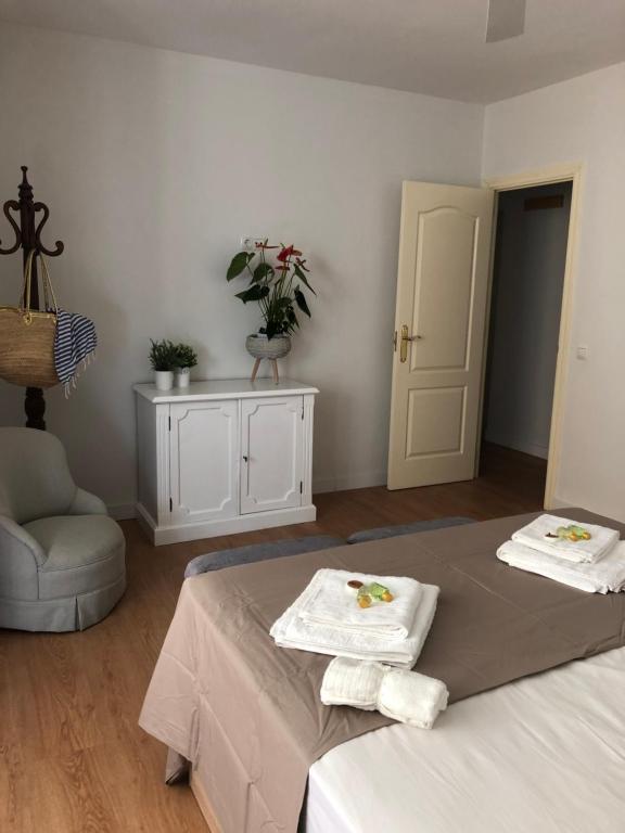 Posteľ alebo postele v izbe v ubytovaní Malaga Playa centro ideal familia y amigos