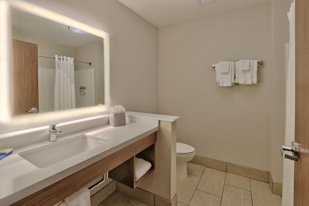 Holiday Inn Express & Suites - Albuquerque East by IHG photo