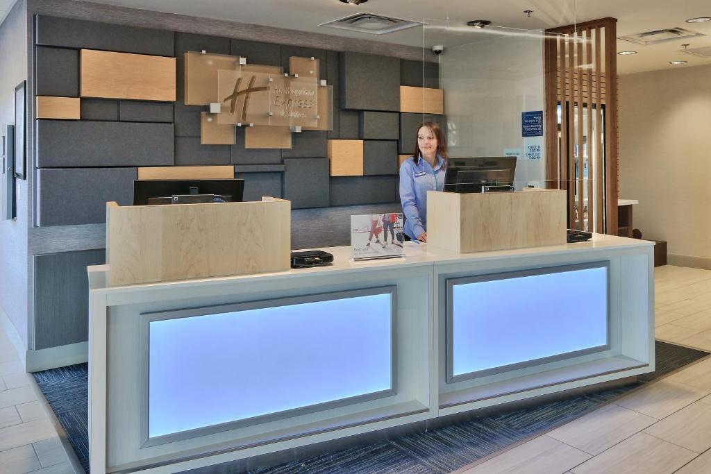 Holiday Inn Express & Suites - Albuquerque East by IHG photo