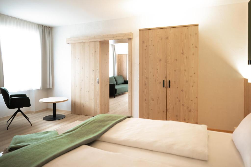 Postel nebo postele na pokoji v ubytování Hotel Neusacherhof