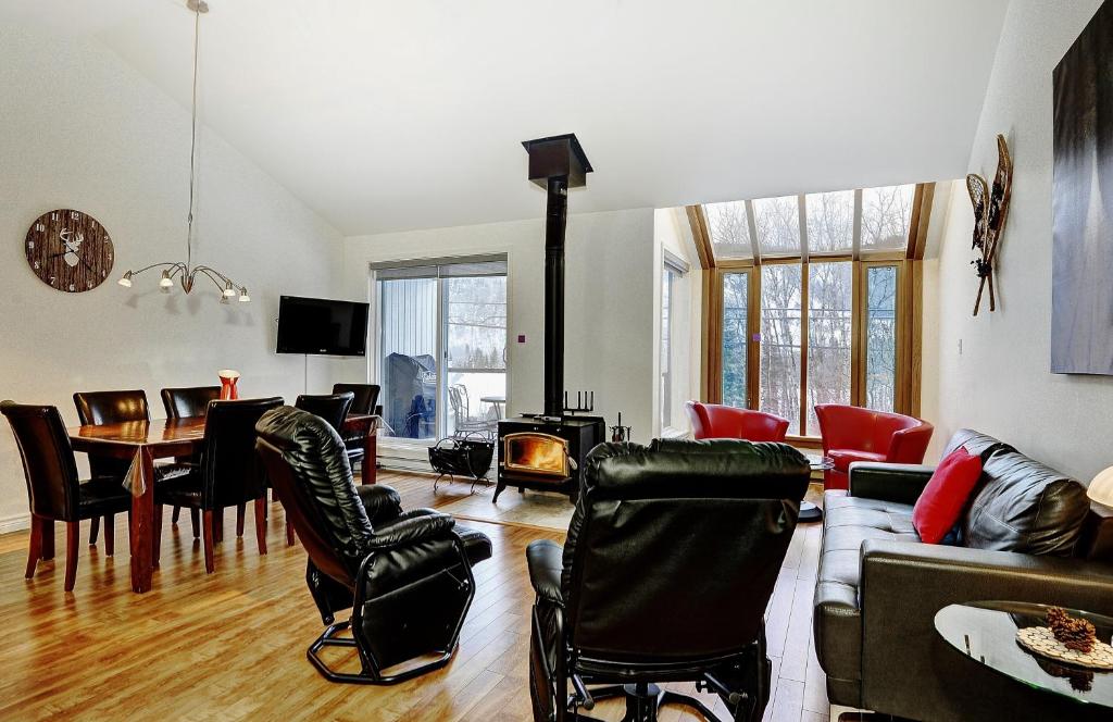 Khu vực ghế ngồi tại Condo 517 Chemin du Hibou by Les Chalets Alpins