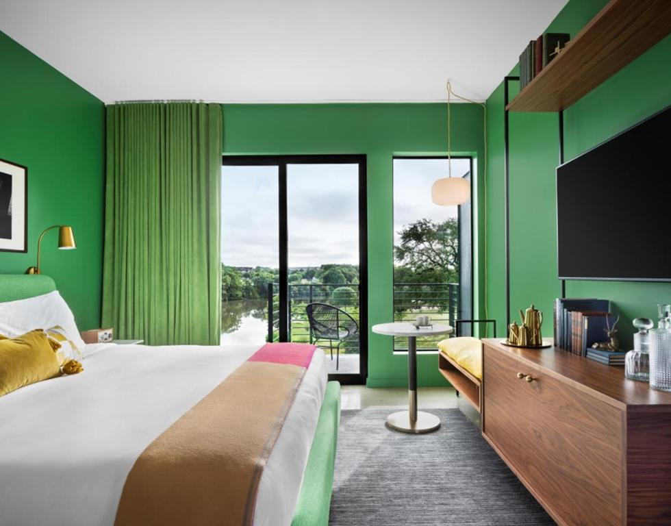 Letto o letti in una camera di The Ruby Hotel