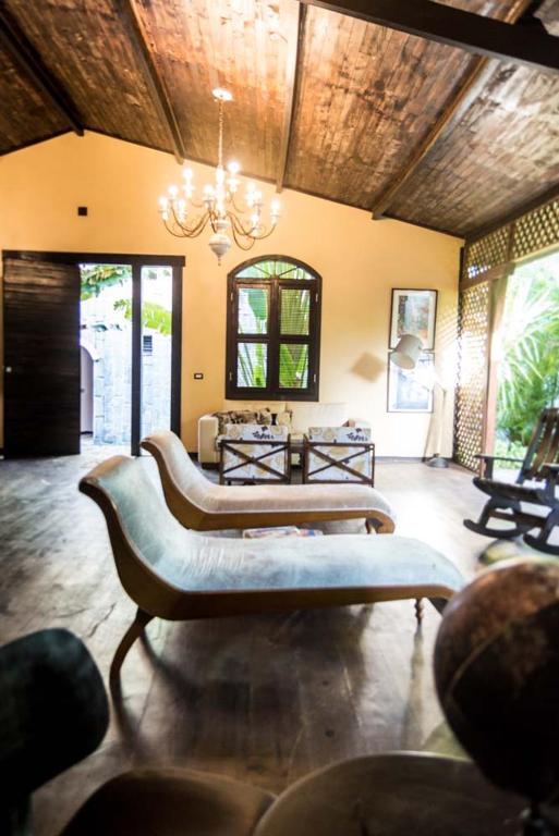  Lara Hotel
