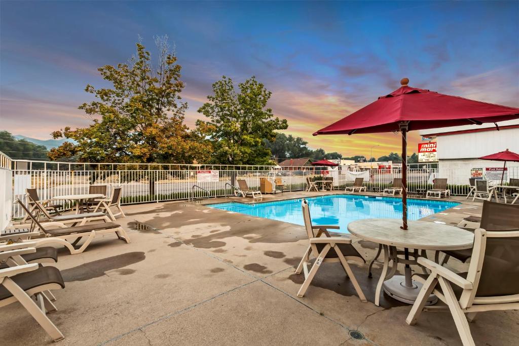 Bazén v ubytování Motel 6 Ogden, UT- Downtown nebo v jeho okolí