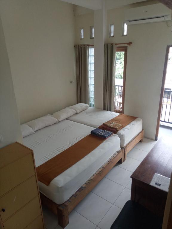 Letto o letti in una camera di Losmen Fadel Malioboro Jogja
