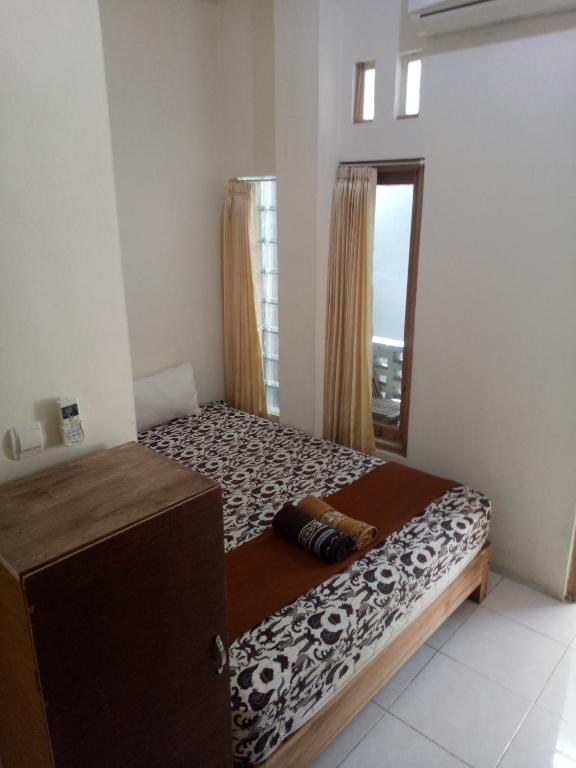 Letto o letti in una camera di Losmen Fadel Malioboro Jogja