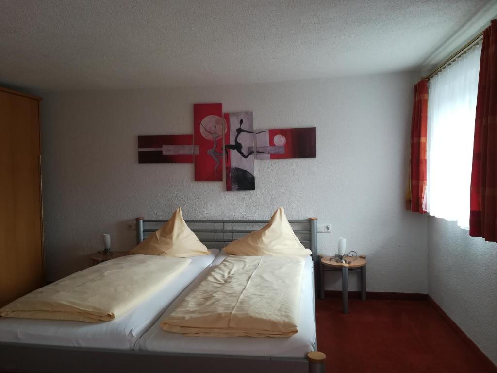 Postel nebo postele na pokoji v ubytování Holzgauerhof