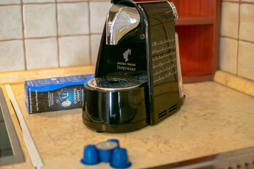 Příslušenství pro přípravu čaje a kávy v ubytování Bed and Brekfast Donatella