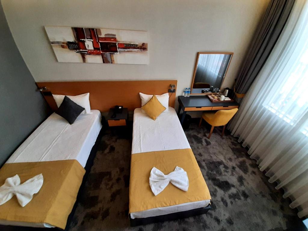 Postel nebo postele na pokoji v ubytování Sapko Airport Hotel
